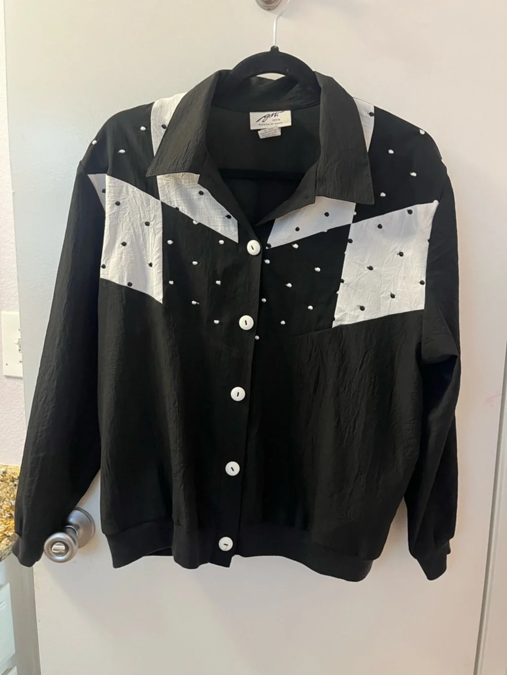 Vintage G.W. Petite Black & White Patterned Button-Front Blouse W/Shoulder pads - Picture 1 of 9
